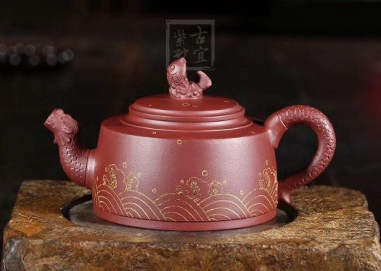 《魚躍龍門》宜興紫砂壺高級(jí)工藝美術(shù)師手工禮品茶具底槽青