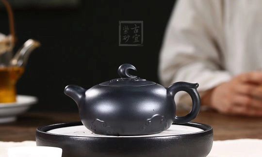 《彩云追月》