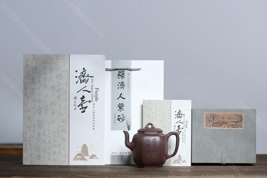 泉眼無聲惜細流，樹蔭照水愛晴柔。