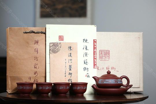爆竹聲中一歲除，春風送暖入屠蘇 【